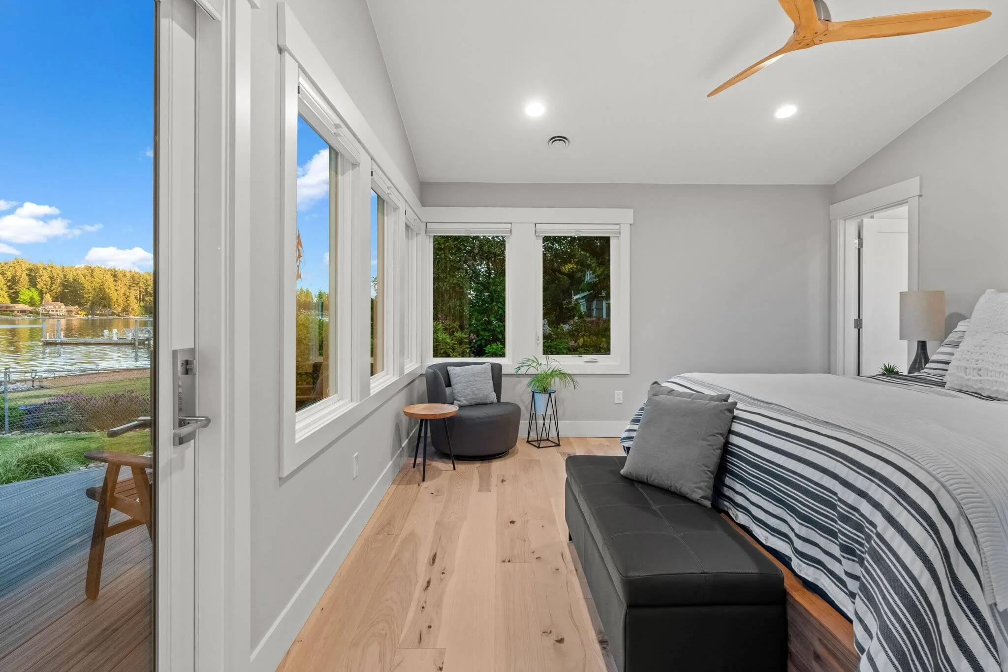 4221 Forest Beach Drive53.jpg