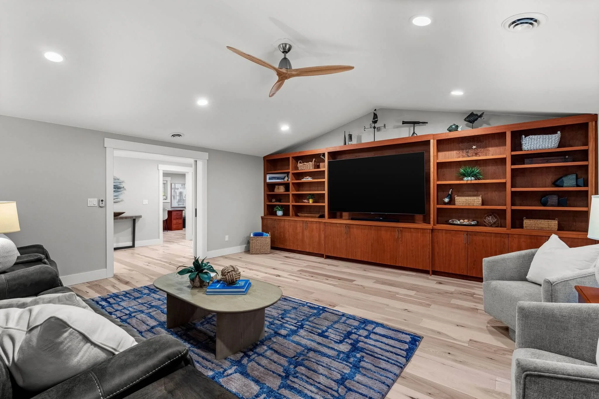 4221 Forest Beach Drive44.jpg
