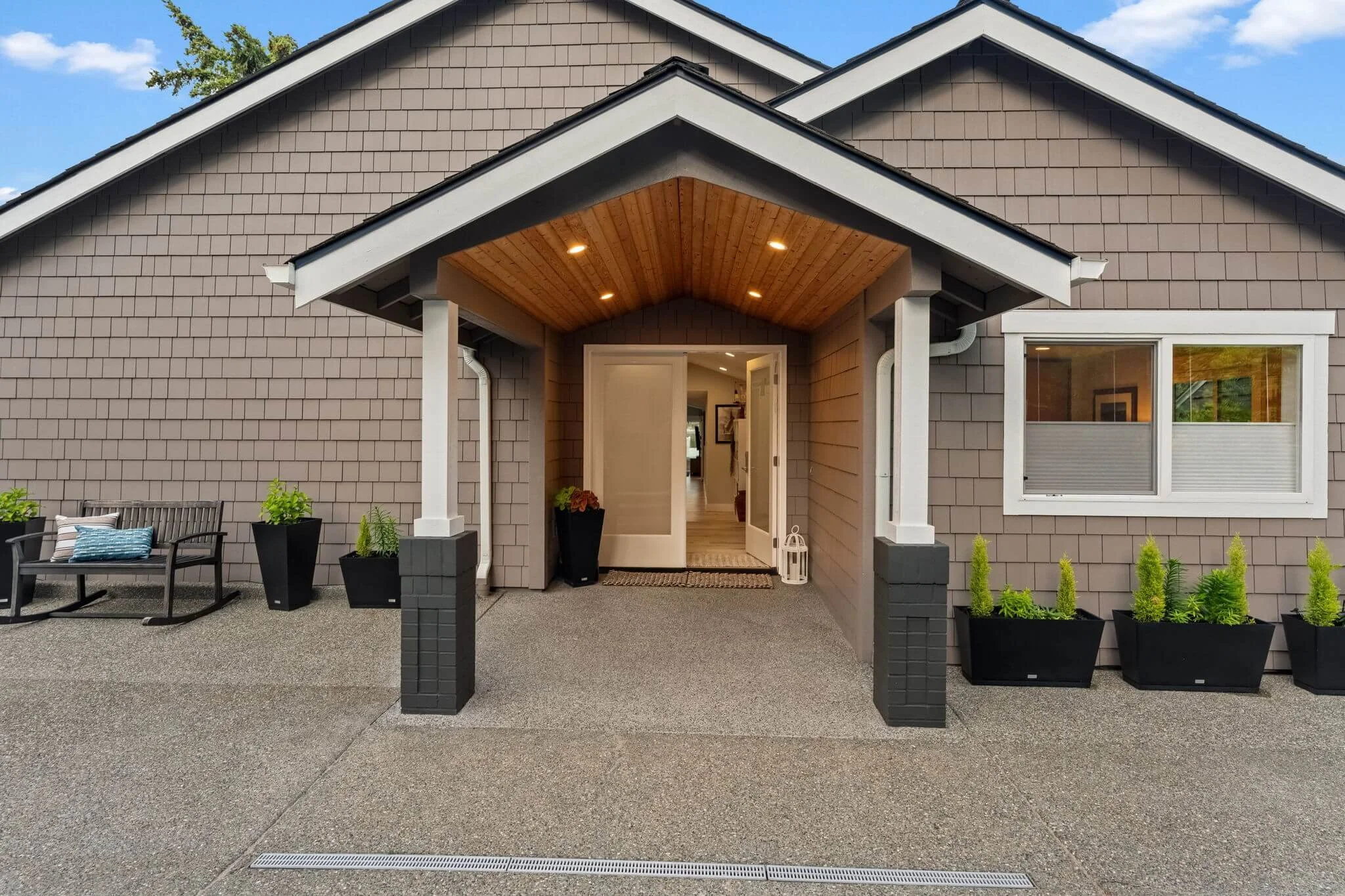 4221 Forest Beach Drive37.jpg