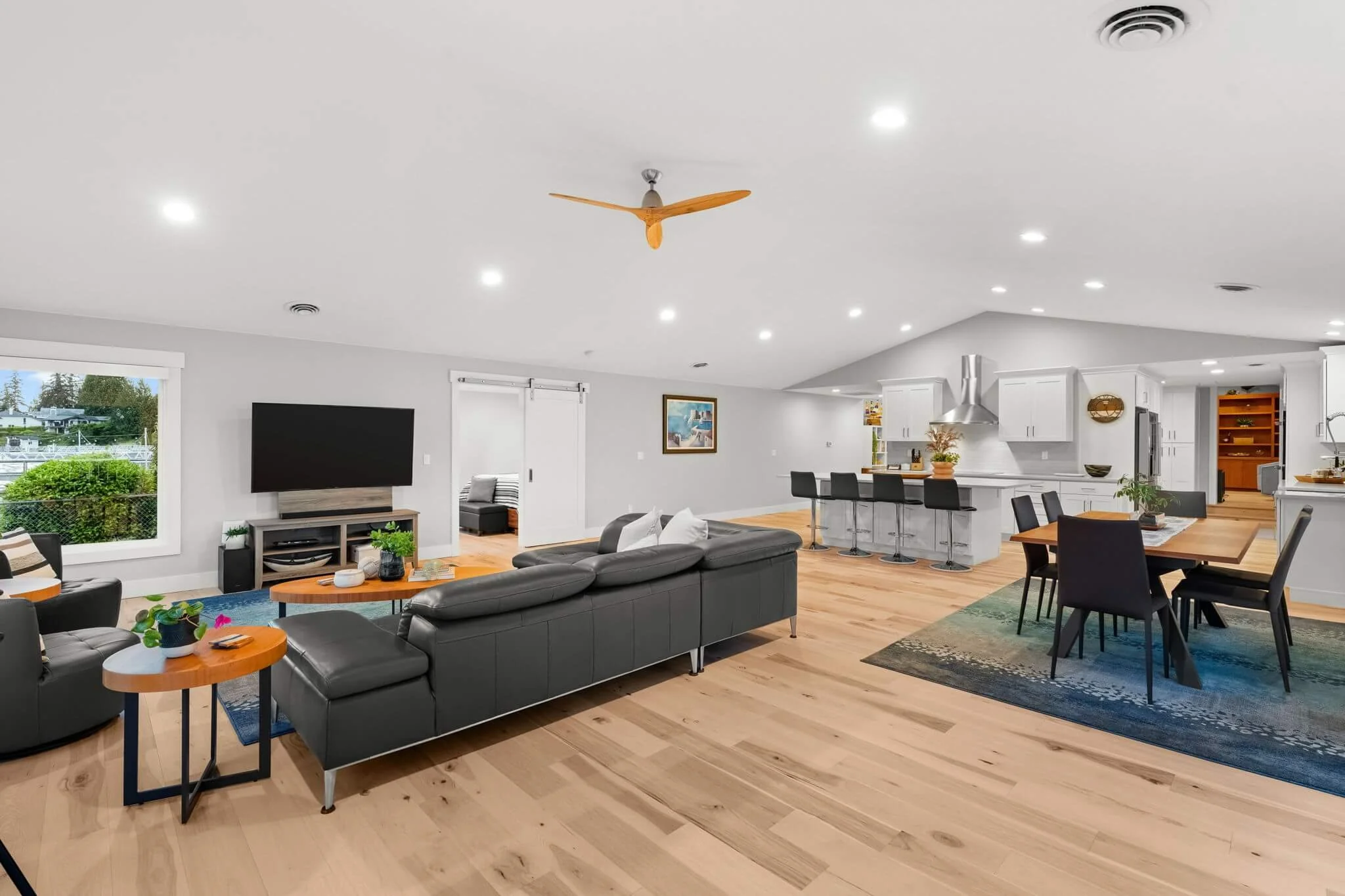 4221 Forest Beach Drive83.jpg