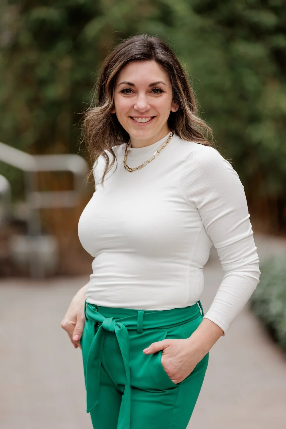 headshot of a brunette woman smilng