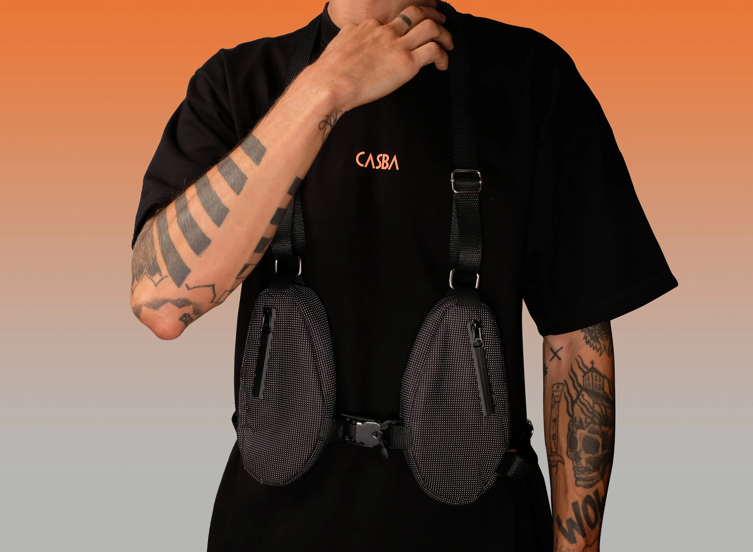 VEST pocket sfondo arancio.jpg