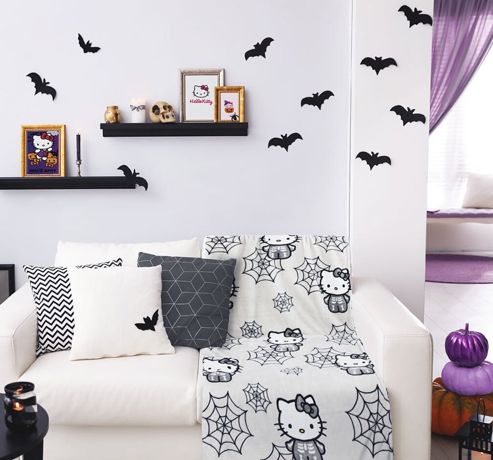 🎃 Happy Halloween! 👻 Did you manage to snag one of our Hello Kitty Halloween Blankets this spooky season? 

More adorable Hello Kitty products are on their way! Follow us to keep an eye out for the next wave of cuteness coming soon 👀 

#hellokitty