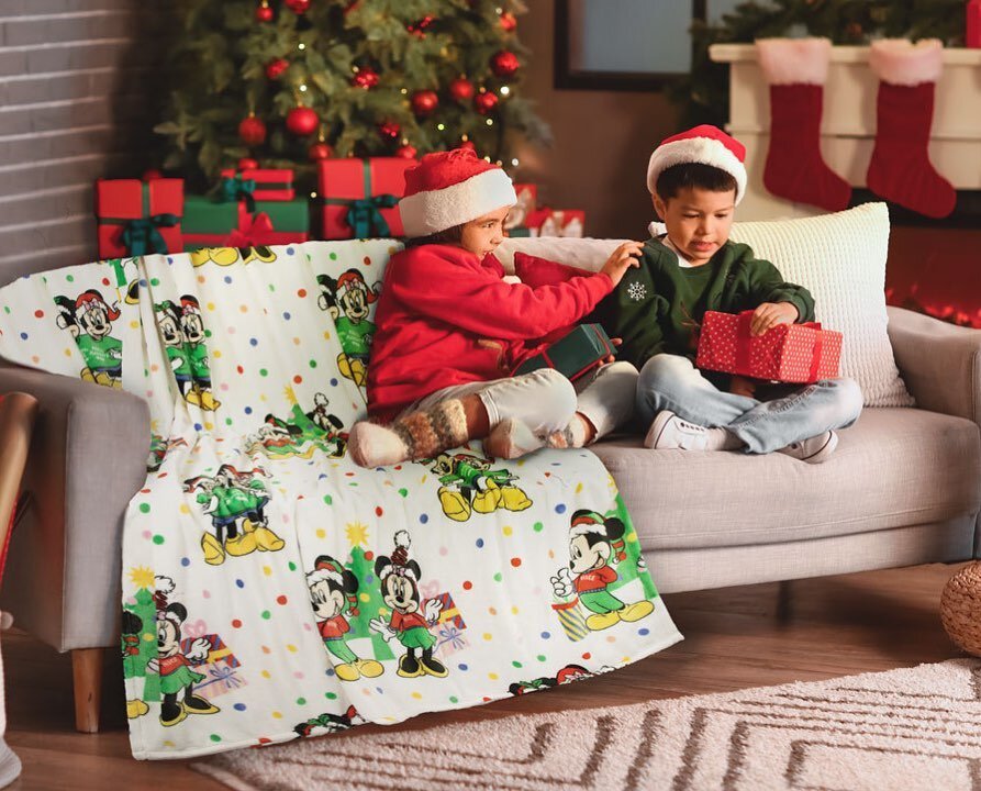 &lsquo;Tis the season for snuggles and smiles, wrapped up in the warmth of our Christmas blankets! 🎅🏼🎄#jayfrancohome #christmasdecor #homedecor #disneychristmas #disneyhome #mickeymouse