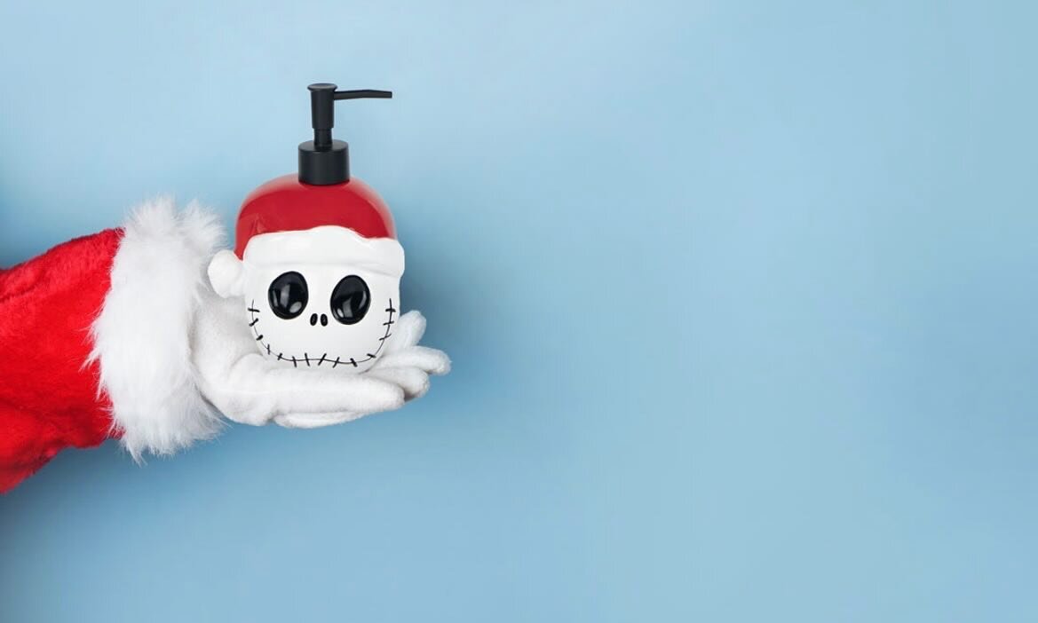 Release the magic of the Pumpkin King 🎃 with our Nightmare Before Christmas Lotion Pump. Give your loved one the ultimate holiday glow up for Christmas. 🎄 #jayfrancohome #christmasdecor #homedecor #disneychristmas #disneyhome 🎅 🎁