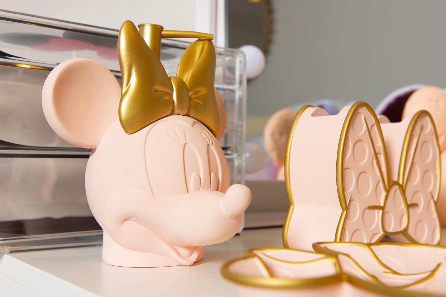 Time for a bathroom vanity makeover! Too many cute Mickey and Minnie figural bath accessories to choose from. Which one is your favorite? 🛁✨