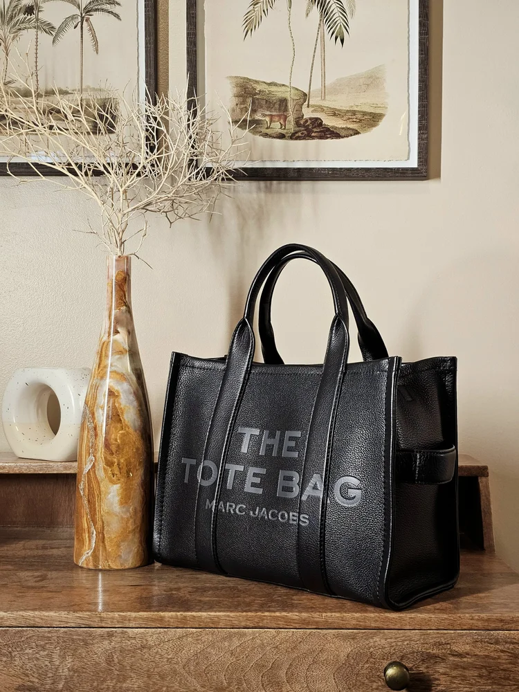 2 and a half year review on the Marc Jacobs tote bag