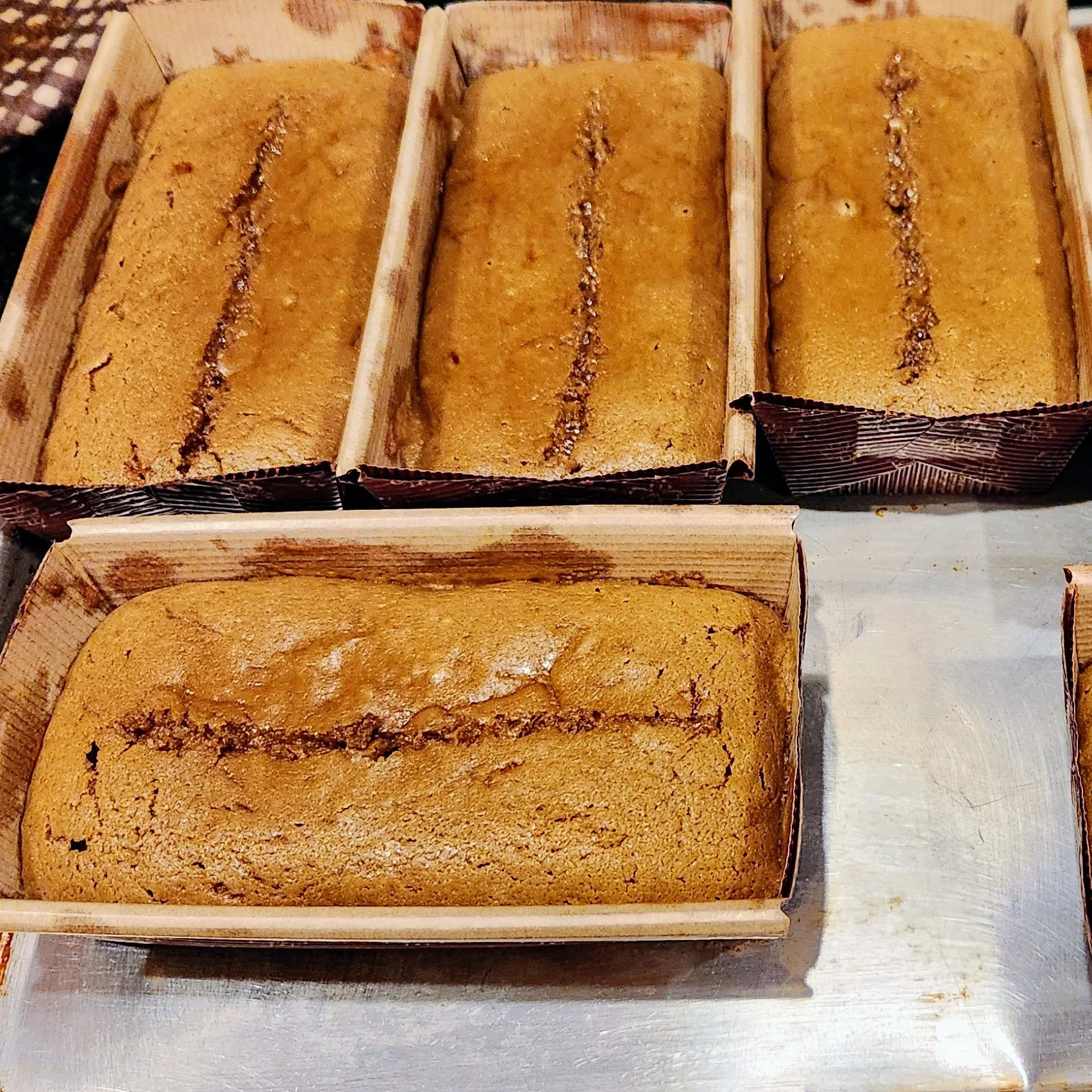 Poundcakes mid-bake
