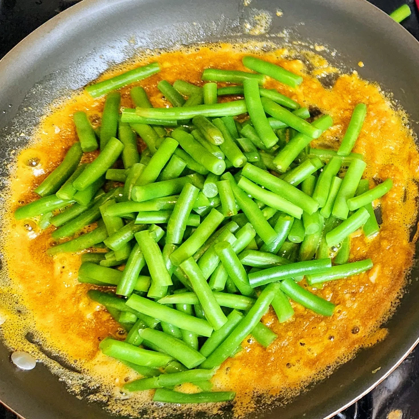 Curry Green Beans in Salted Egg Yolk Sauce