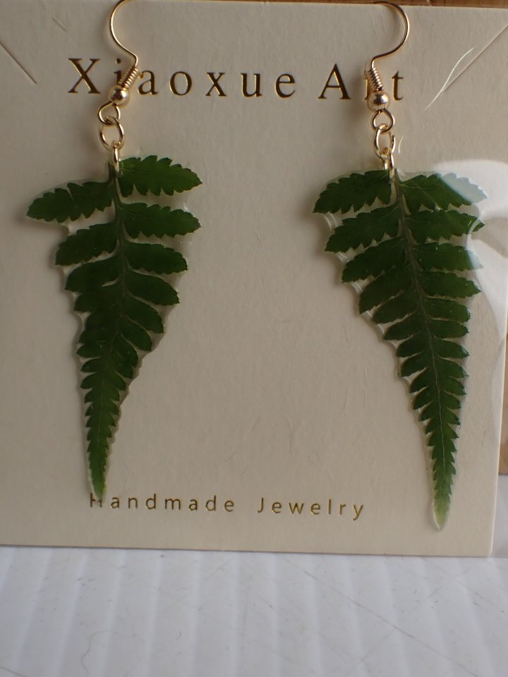 WIN-Online-Shop-Women-In-Need-Community-Cooperative-Resale-Thrift-Store-Jewelry-Gold-Silver-Clothing-Furniture-Antiques-Vintage-Books-Christmas-Victoria-BC- (96).JPG