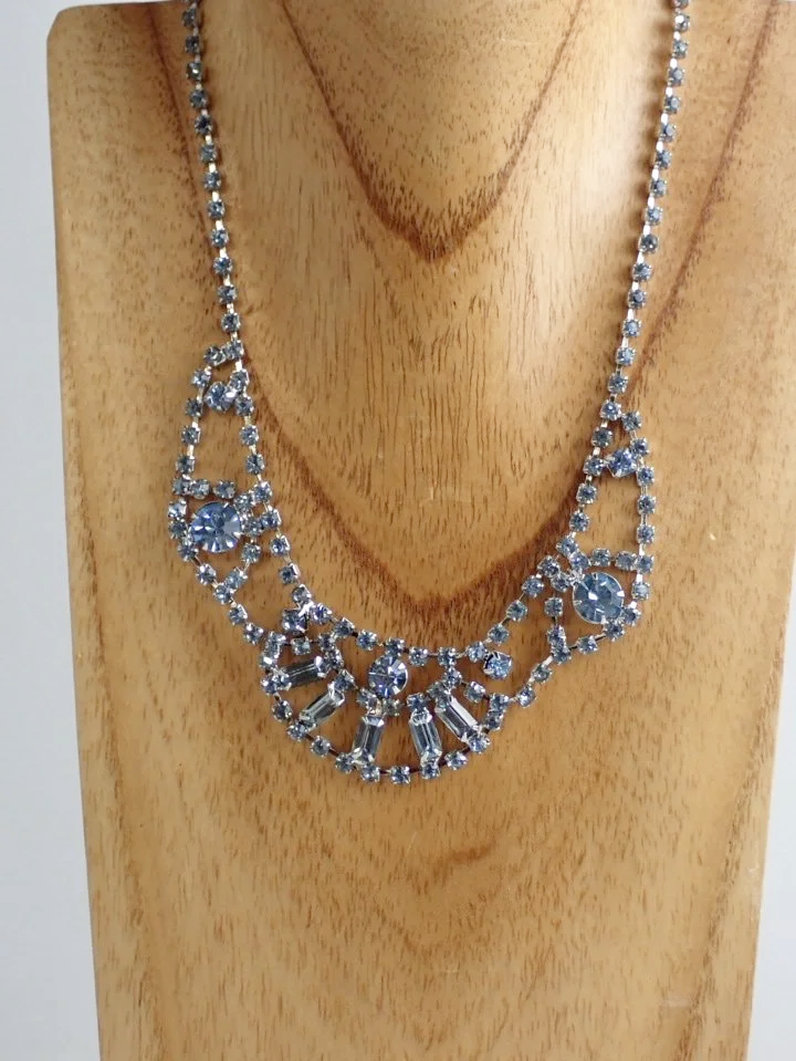 WIN-Online-Shop-Women-In-Need-Community-Cooperative-Resale-Thrift-Store-Jewelry-Gold-Silver-Clothing-Furniture-Antiques-Vintage-Books-Christmas-Victoria-BC-+%2856%29.png