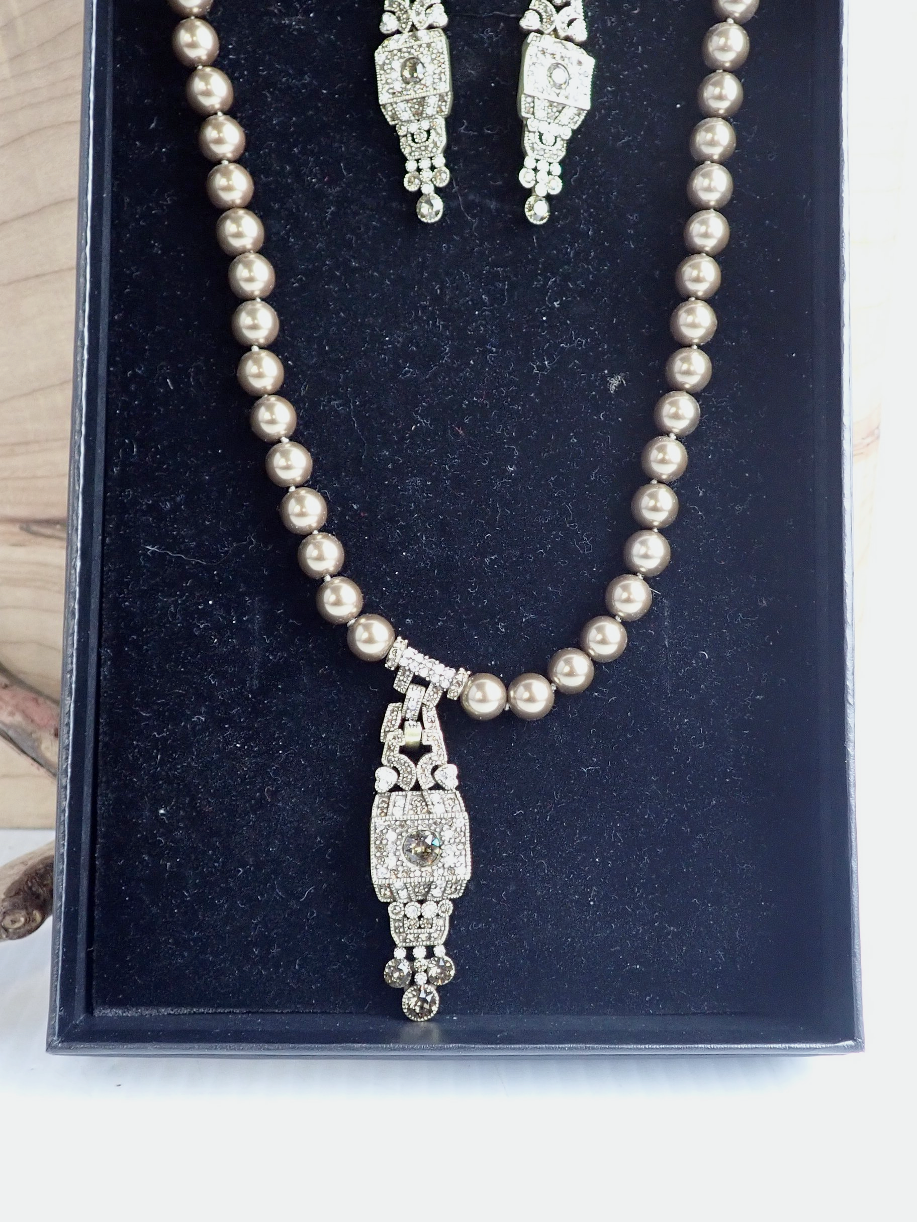 WIN+Online+Shop+Women+In+Need+Community+Cooperative+Resale+Thrift+Store+Jewelry+Gold+Silver+Clothing+Shoes+Home+Interior+Decor+Furniture+Antiques+Vintage+Books+Christmas+Victoria+BC+%2821%29.png