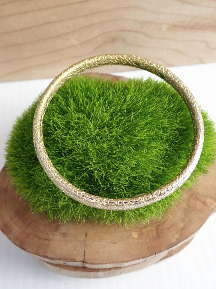 WIN-Online-Shop-Women-In-Need-Community-Cooperative-Resale-Thrift-Store-Jewelry-Gold-Silver-Clothing-Furniture-Antiques-Vintage-Books-Christmas-Victoria-BC-+%2840%29.png