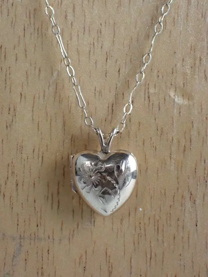 10K Gold Vintage Heart Locket On 14K Gold Vintage Dainty Goldlace Chain