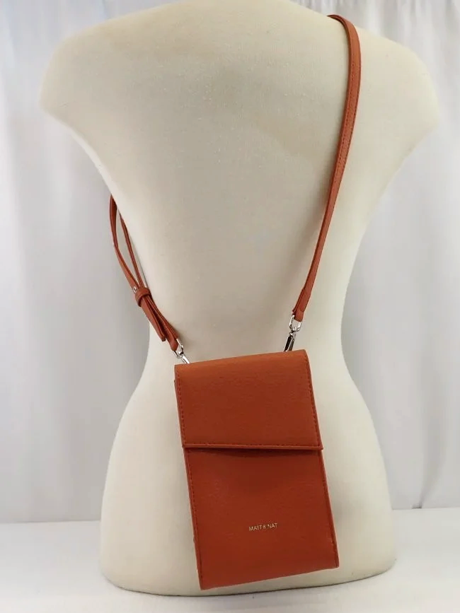 WIN-Online-Shop-Women-In-Need-Community-Cooperative-Resale-Thrift-Store-Jewelry-Gold-Silver-Clothing-Furniture-Antiques-Vintage-Books-Christmas-Victoria-BC-+%2866%29.png