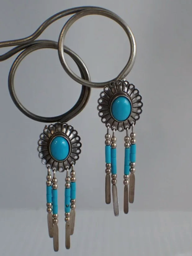 WIN-Online-Shop-Women-In-Need-Community-Cooperative-Resale-Thrift-Store-Jewelry-Gold-Silver-Clothing-Furniture-Antiques-Vintage-Books-Christmas-Victoria-BC-+%28120%29.png