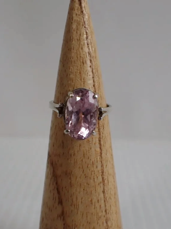 WIN-Online-Shop-Women-In-Need-Community-Cooperative-Resale-Thrift-Store-Jewelry-Gold-Silver-Clothing-Furniture-Antiques-Vintage-Books-Christmas-Victoria-BC-+%2871%29.png