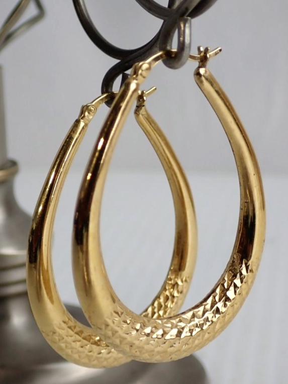 WIN+Online+Shop+Women+In+Need+Community+Cooperative+Resale+Thrift+Store+Jewelry+Gold+Silver+Clothing+Shoes+Home+Interior+Decor+Furniture+Antiques+Vintage+Books+Christmas+Victoria+BC+%28119%29.png