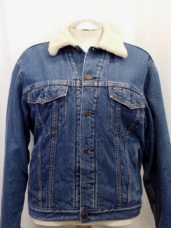 WIN-Online-Shop-Women-In-Need-Community-Cooperative-Resale-Thrift-Store-Jewelry-Gold-Silver-Clothing-Furniture-Antiques-Vintage-Books-Christmas-Victoria-BC-+%2826%29.png