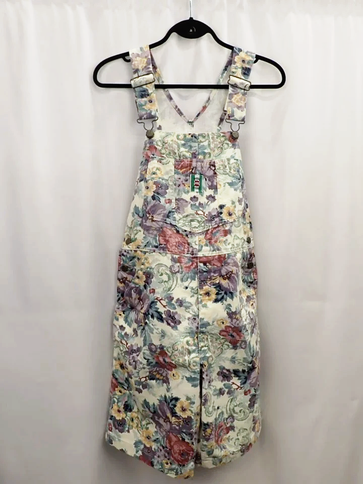 WIN-Online-Shop-Women-In-Need-Community-Cooperative-Resale-Thrift-Store-Jewelry-Gold-Silver-Clothing-Furniture-Antiques-Vintage-Books-Christmas-Victoria-BC-%2B%2528162%2529.png