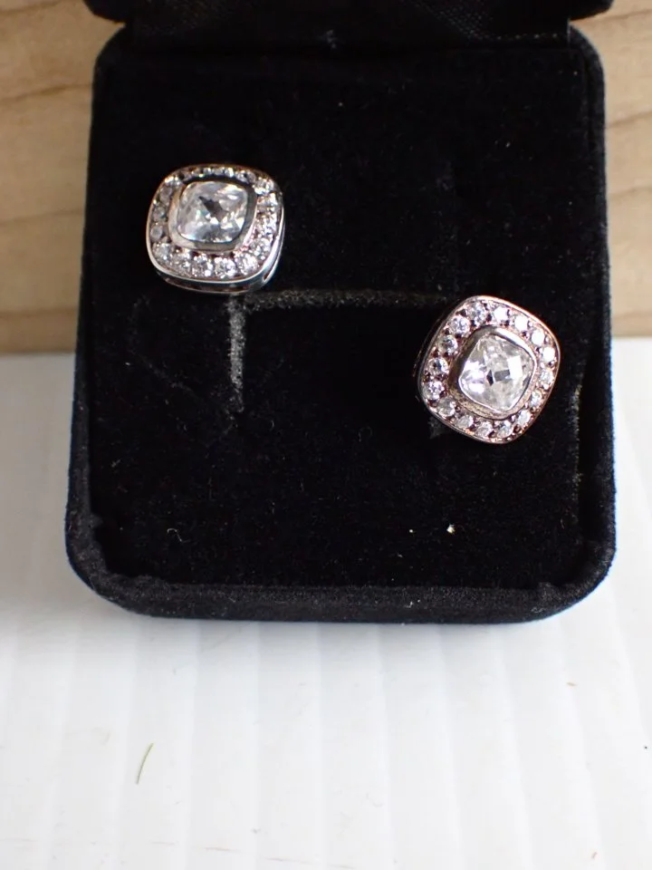 WIN-Online-Shop-Women-In-Need-Community-Cooperative-Resale-Thrift-Store-Jewelry-Gold-Silver-Clothing-Furniture-Antiques-Vintage-Books-Christmas-Victoria-BC- (53).JPG