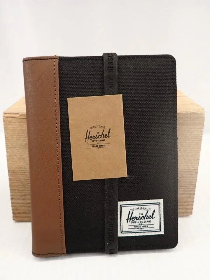(NEW) Herschel Supply Co. Passport Holder