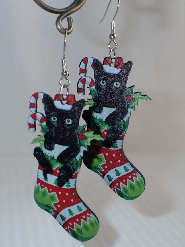 WIN-Online-Shop-Women-In-Need-Community-Cooperative-Resale-Thrift-Store-Jewelry-Gold-Silver-Clothing-Furniture-Antiques-Vintage-Books-Christmas-Victoria-BC-+%2866%29.png