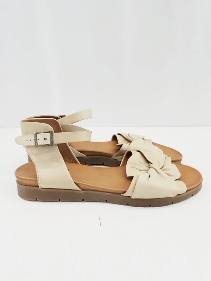 Miz Mooz New York City Leather Upper Daisey Buckle Sandals (39)