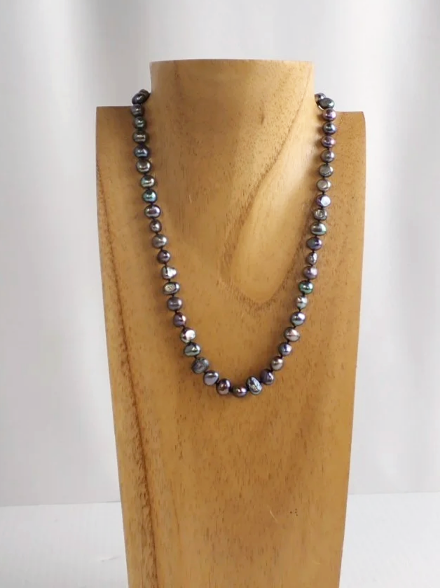 WIN-Online-Shop-Women-In-Need-Community-Cooperative-Resale-Thrift-Store-Jewelry-Gold-Silver-Clothing-Furniture-Antiques-Vintage-Books-Christmas-Victoria-BC-+%28161%29.png