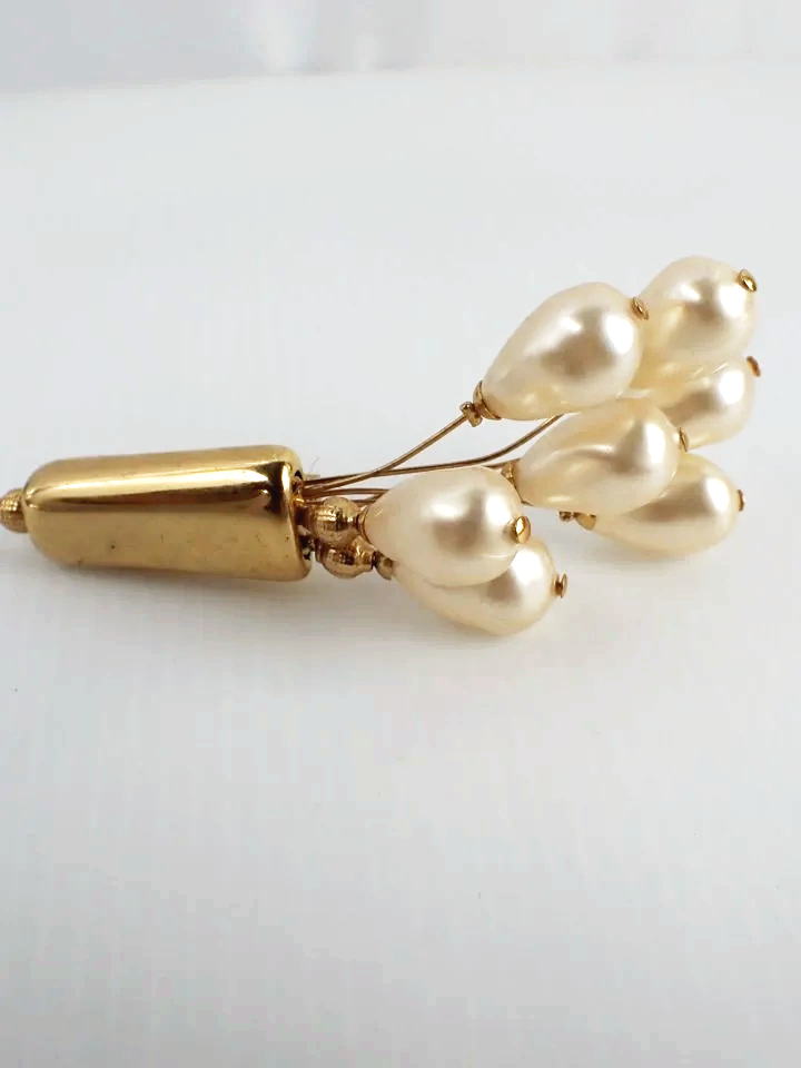 Gold Tone Faux Pearl Cluster Pin