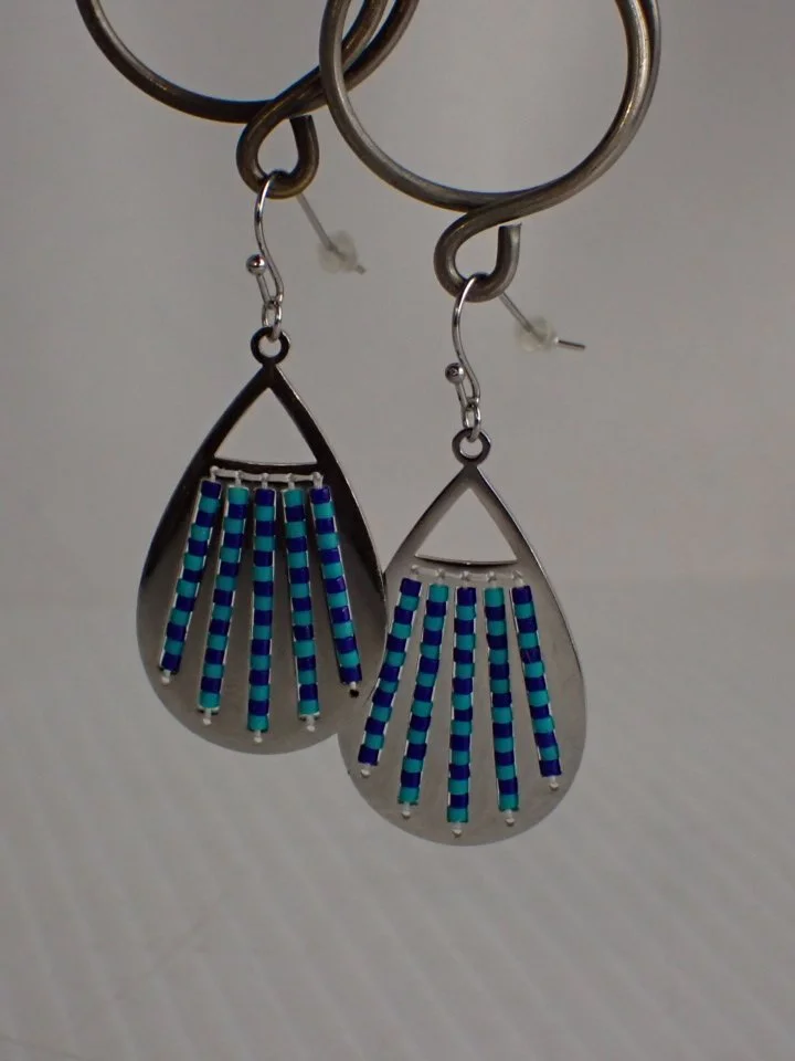 WIN-Online-Shop-Women-In-Need-Community-Cooperative-Resale-Thrift-Store-Jewelry-Gold-Silver-Clothing-Furniture-Antiques-Vintage-Books-Christmas-Victoria-BC- (136).JPG