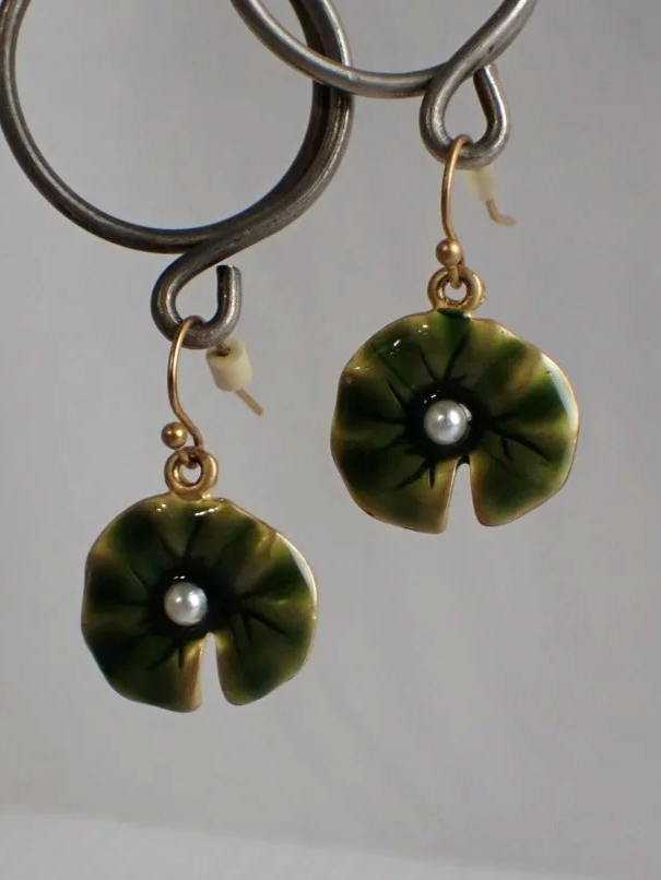 WIN-Online-Shop-Women-In-Need-Community-Cooperative-Resale-Thrift-Store-Jewelry-Gold-Silver-Clothing-Furniture-Antiques-Vintage-Books-Christmas-Victoria-BC-+%2899%29.png