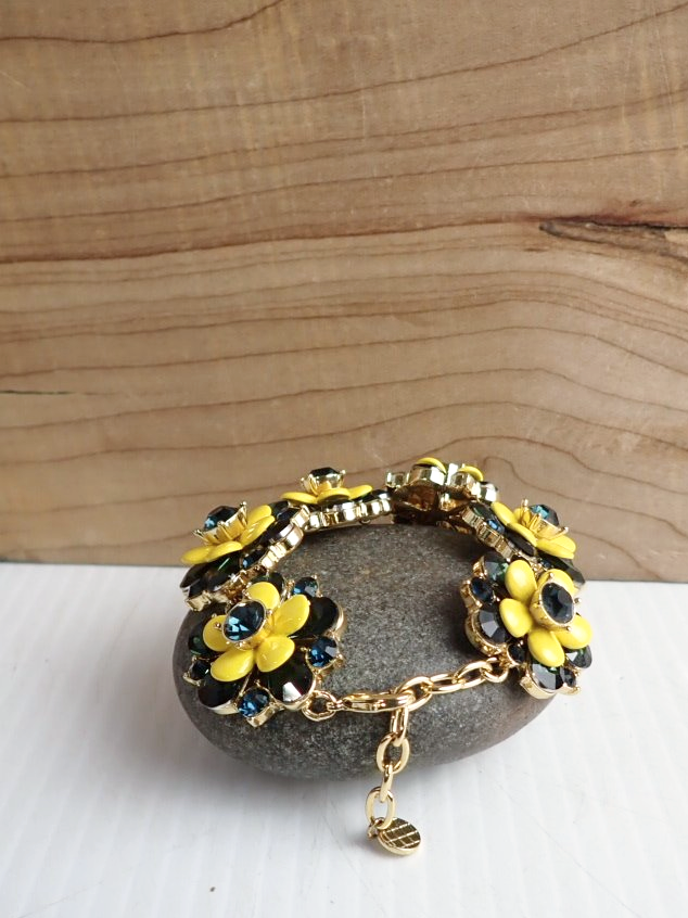 WIN+Online+Shop+Women+In+Need+Community+Cooperative+Resale+Thrift+Store+Jewelry+Gold+Silver+Clothing+Shoes+Home+Interior+Decor+Furniture+Antiques+Vintage+Books+Christmas+Victoria+BC+%28134%29.png