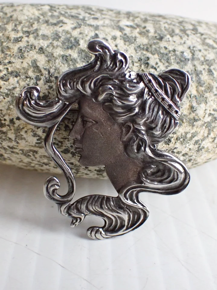 WIN-Online-Shop-Women-In-Need-Community-Cooperative-Resale-Thrift-Store-Jewelry-Gold-Silver-Clothing-Furniture-Antiques-Vintage-Books-Christmas-Victoria-BC-+%28181%29.png