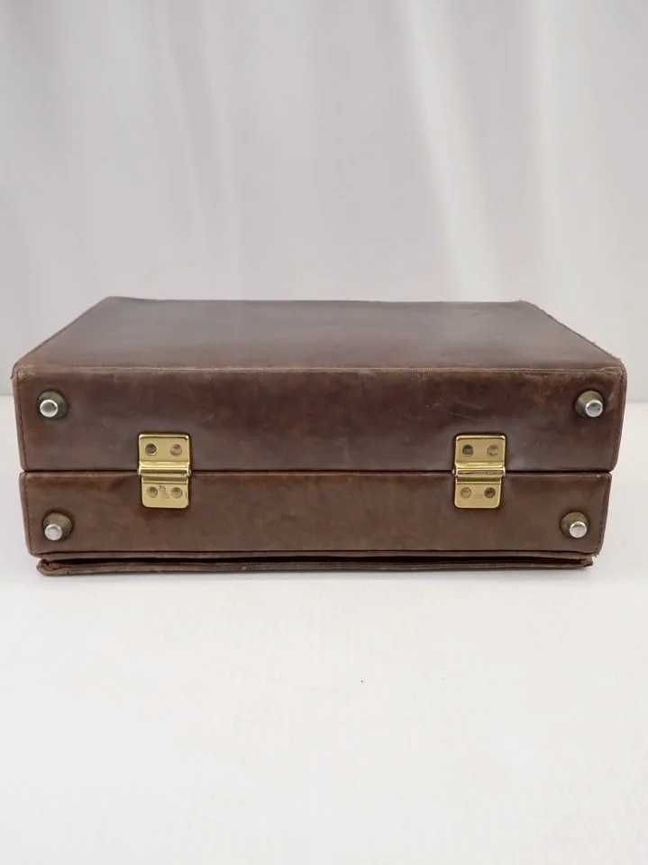 WIN-Online-Shop-Women-In-Need-Community-Cooperative-Resale-Thrift-Store-Jewelry-Gold-Silver-Clothing-Furniture-Antiques-Vintage-Books-Christmas-Victoria-BC-+%28189%29.png