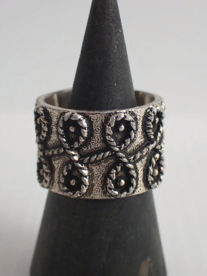 Scrolled Rope Design Cuff Ring (O/S)