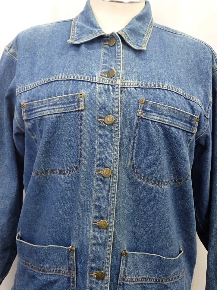 WIN-Online-Shop-Women-In-Need-Community-Cooperative-Resale-Thrift-Store-Jewelry-Gold-Silver-Clothing-Furniture-Antiques-Vintage-Books-Christmas-Victoria-BC- (180).JPG