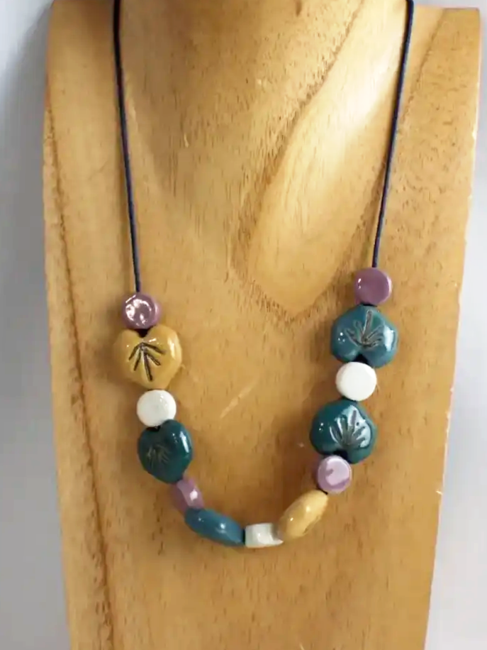 (NEW!) Seasalt Cornwall Leaf Shape Beaded Ceramic Picture Necklace