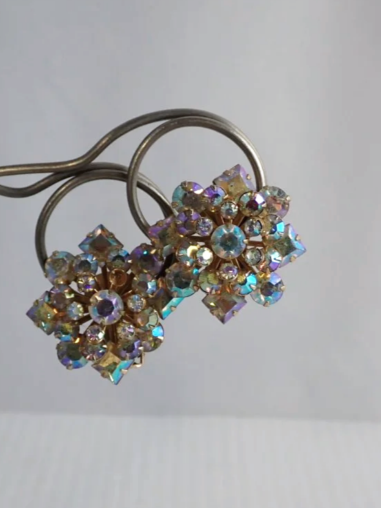 WIN-Online-Shop-Women-In-Need-Community-Cooperative-Resale-Thrift-Store-Jewelry-Gold-Silver-Clothing-Furniture-Antiques-Vintage-Books-Christmas-Victoria-BC-+%2817%29.png