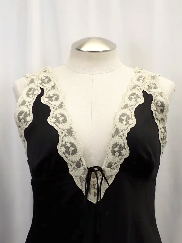 WIN-Online-Shop-Women-In-Need-Community-Cooperative-Resale-Thrift-Store-Jewelry-Gold-Silver-Clothing-Furniture-Antiques-Vintage-Books-Christmas-Victoria-BC-+%2828%29.png