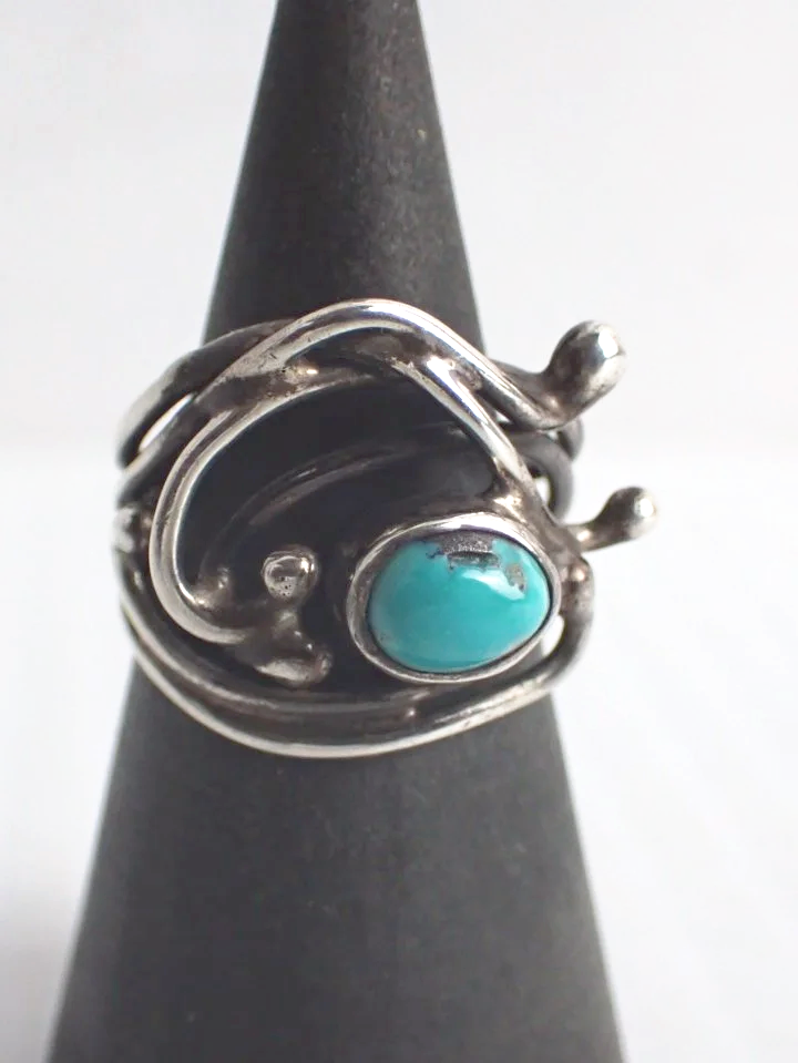Turquoise Accent Detail Modernist Style Swirling Ring (4)