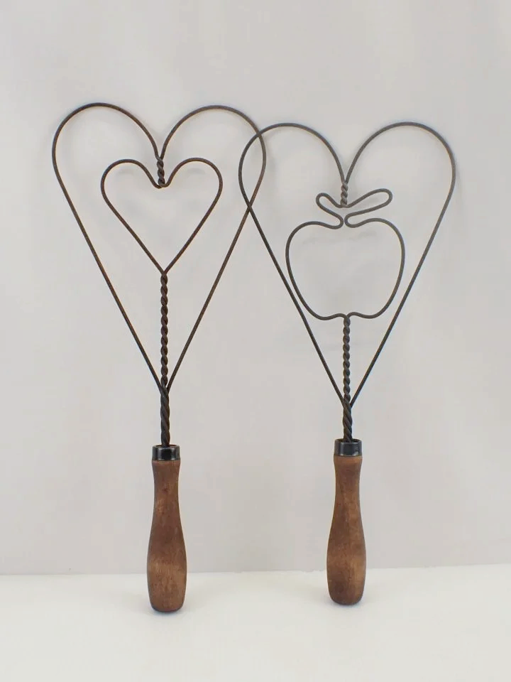 Vintage Folk Art Style Heart & Apple Quilt Rug Beaters