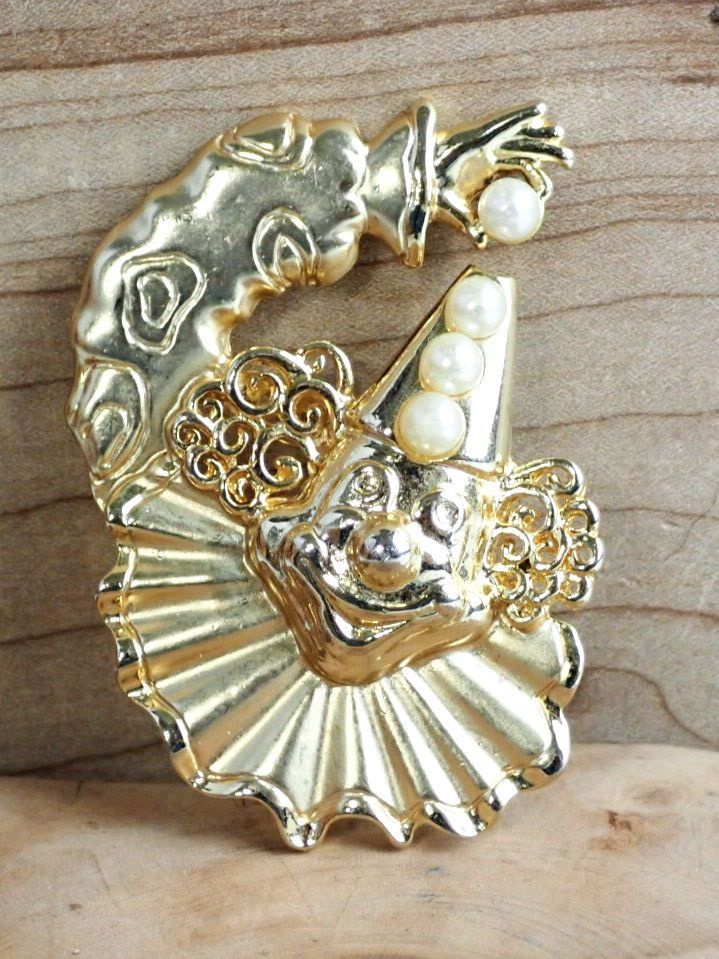 WIN+Online+Shop+Women+In+Need+Community+Cooperative+Resale+Thrift+Store+Jewelry+Gold+Silver+Clothing+Shoes+Home+Interior+Decor+Furniture+Antiques+Vintage+Books+Christmas+Victoria+BC+%28128%29.png