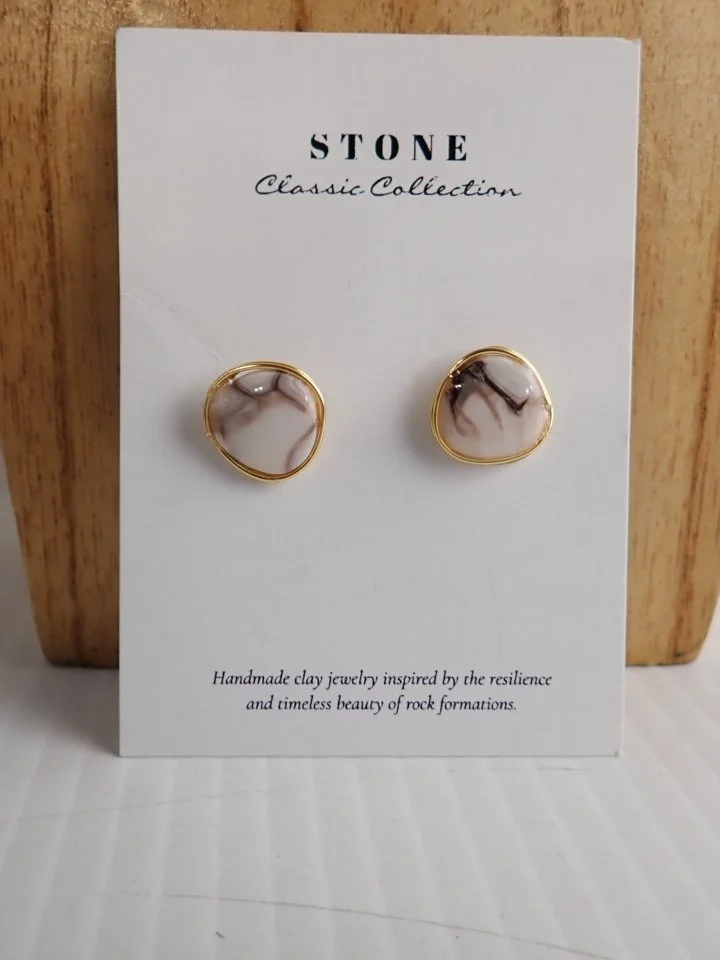 WIN-Online-Shop-Women-In-Need-Community-Cooperative-Resale-Thrift-Store-Jewelry-Gold-Silver-Clothing-Furniture-Antiques-Vintage-Books-Christmas-Victoria-BC- (63).JPG