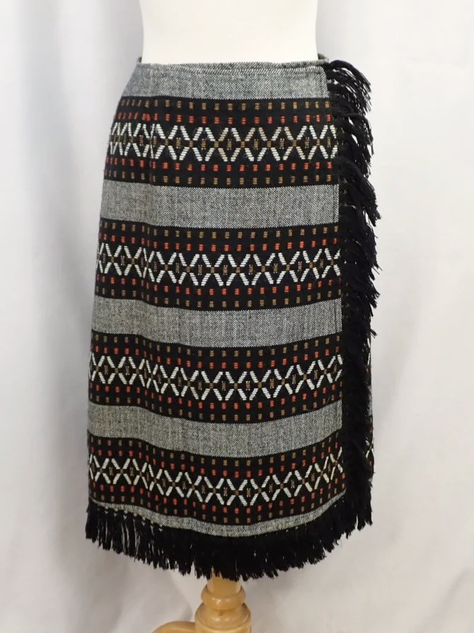 WIN-Online-Shop-Women-In-Need-Community-Cooperative-Resale-Thrift-Store-Jewelry-Gold-Silver-Clothing-Furniture-Antiques-Vintage-Books-Christmas-Victoria-BC-+%28144%29.png