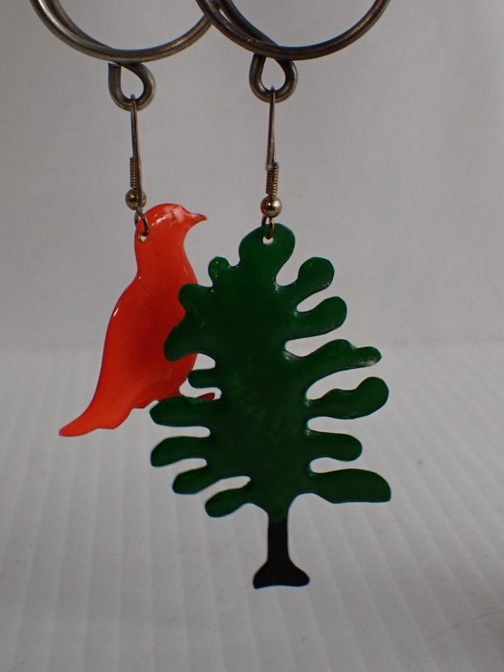 WIN-Online-Shop-Women-In-Need-Community-Cooperative-Resale-Thrift-Store-Jewelry-Gold-Silver-Clothing-Furniture-Antiques-Vintage-Books-Christmas-Victoria-BC- (200).JPG