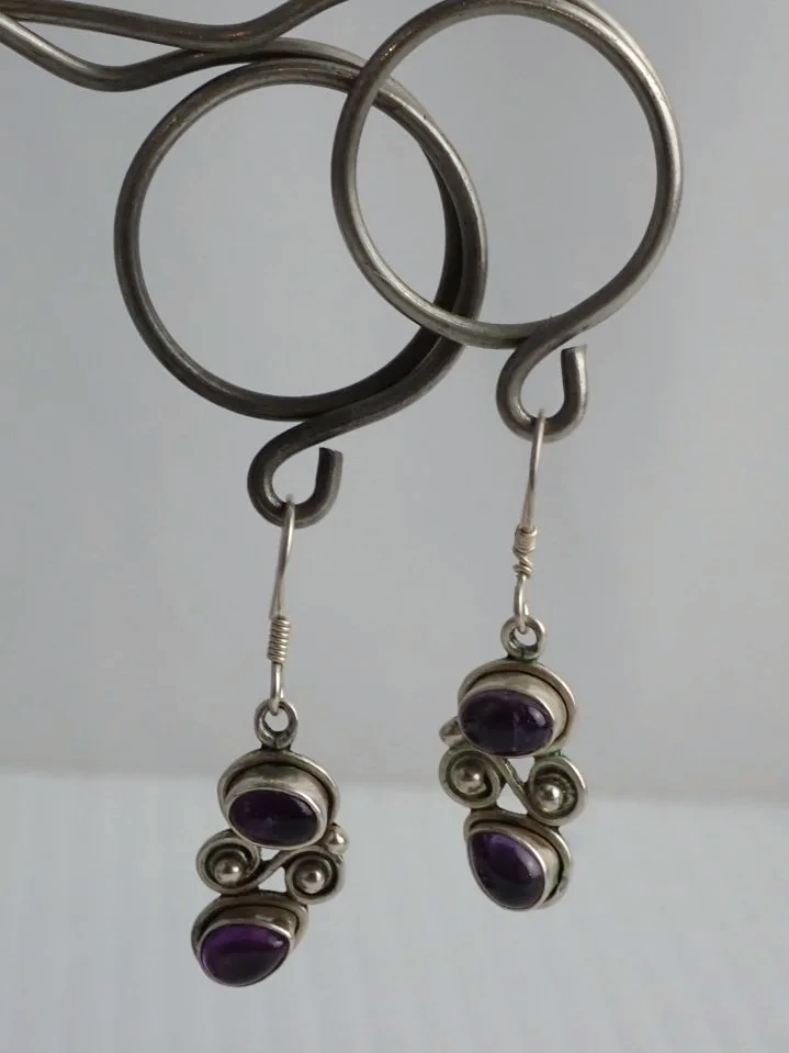WIN-Online-Shop-Women-In-Need-Community-Cooperative-Resale-Thrift-Store-Jewelry-Gold-Silver-Clothing-Furniture-Antiques-Vintage-Books-Christmas-Victoria-BC-+%28162%29.png