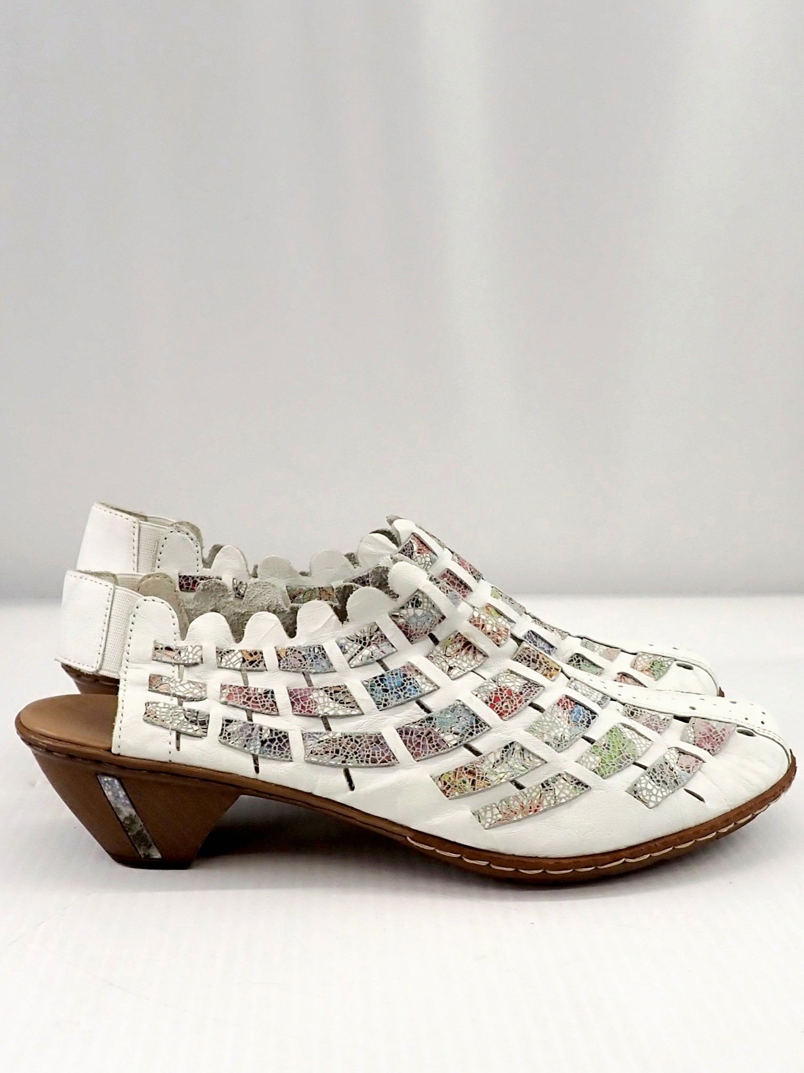 WIN%2BOnline%2BShop%2BWomen%2BIn%2BNeed%2BCommunity%2BCooperative%2BResale%2BThrift%2BStore%2BJewelry%2BGold%2BSilver%2BClothing%2BShoes%2BHome%2BInterior%2BDecor%2BFurniture%2BAntiques%2BVintage%2BBooks%2BChristmas%2BVictoria%2BBC%2B%252821%2529.jpg