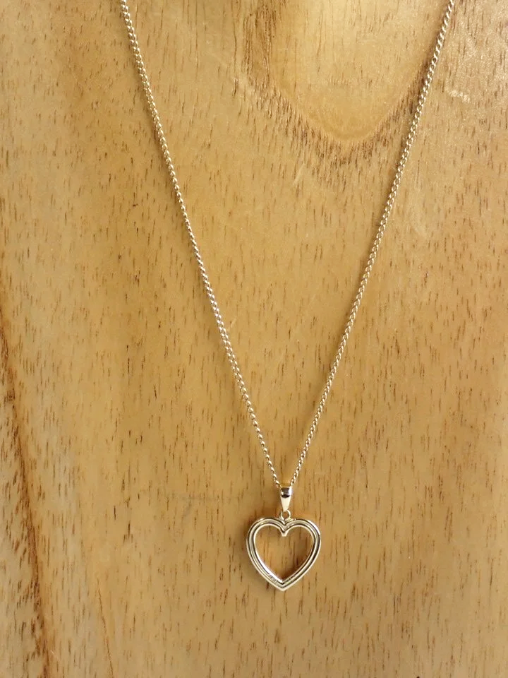 WIN-Online-Shop-Women-In-Need-Community-Cooperative-Resale-Thrift-Store-Jewelry-Gold-Silver-Clothing-Furniture-Antiques-Vintage-Books-Christmas-Victoria-BC-+%2822%29.png