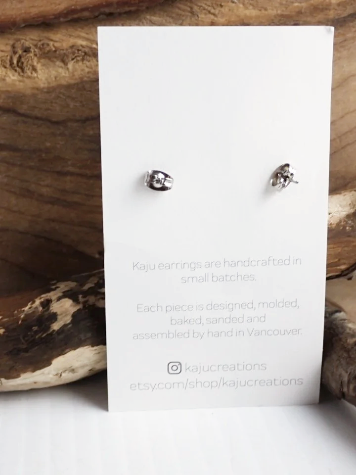 WIN-Online-Shop-Women-In-Need-Community-Cooperative-Resale-Thrift-Store-Jewelry-Gold-Silver-Clothing-Furniture-Antiques-Vintage-Books-Christmas-Victoria-BC-+%2834%29.png